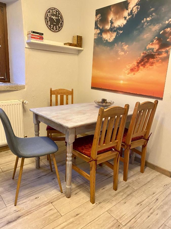 Eifelstein, Apartment Mit Whirlpool Und Ofen Dahlem  Bagian luar foto
