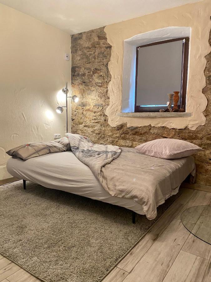 Eifelstein, Apartment Mit Whirlpool Und Ofen Dahlem  Bagian luar foto